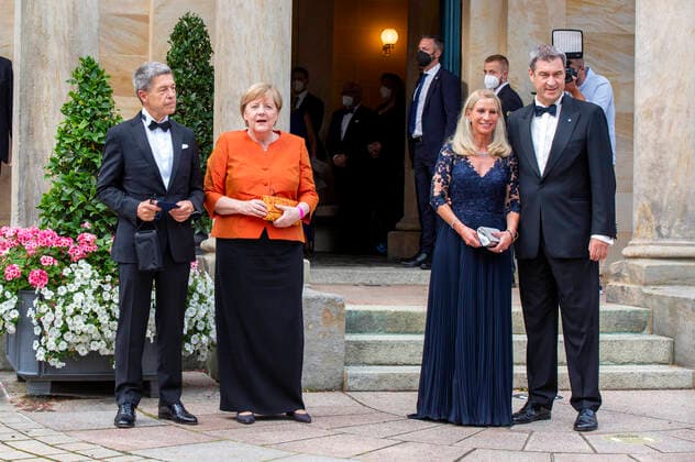 Entertaintment Themen der Woche KW29 News Bilder des Tages Angela Merkel mit Ehemann Joachim Sauer und Markus Söder mit Ehefrau Karin Baumüller-Söder bei der Eröffnung der Richard-Wagner-Festspiele 2021 mit der Premiere von Richard Wagners Der fliegende Holländer im Bayreuther Festspielhaus, Bayreuth, 25.07.2021