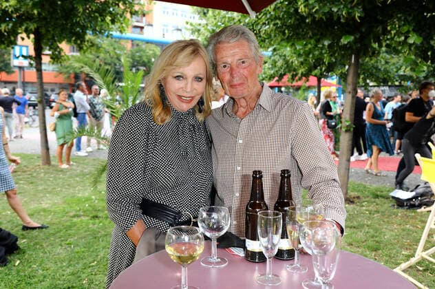 Klaus Bresser mit Ehefrau Evelyn Bresser bei der Premiere des Theaterstücks Mord im Orientexpress in der Komödie am Kurfürstendamm im Schiller Theater. Berlin, 24.07.2021 *** Klaus Bresser with wife Evelyn Bresser at the premiere of the play Murder on the Orient Express at the Komödie am Kurfürstendamm at the Schiller Theater Berlin, 24 07 2021 Foto:xM.xWehnertx xFuturexImage