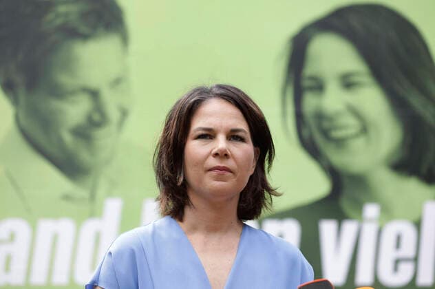 Annalena Baerbock beim Wahlkampfauftakt von Bündnis 90 Die Grünen Brandenburg und der Enthüllung eines Großflächenplakats auf dem Goetheplatz in Wilhelmshorst. Michendorf, 26.07.2021