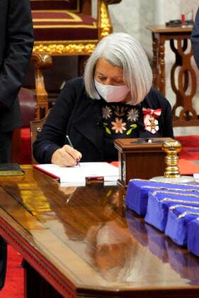 July 26, 2021, Ottawa, on, Canada: Mary Simon signs documents after she took the oath to become the 30th governor general of Canada in Ottawa on Monday, July 26, 2021. Ottawa Canada  - ZUMAc35_ 20210726_zaf_c35_075 Copyright: xPaulxChiassonx