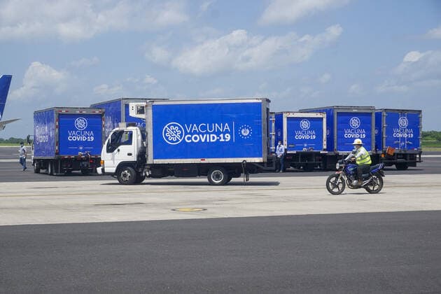 July 26, 2021, San Luis Talpa, El Salvador: Vaccine doses are prepared to be transported by workers. El Salvador received a new shipment containing 1 million vaccine doses of the CORONAVAC COVID-19 vaccine. San Luis Talpa El Salvador - ZUMAf143 20210726_zip_f143_006 Copyright: xCamiloxFreedmanx