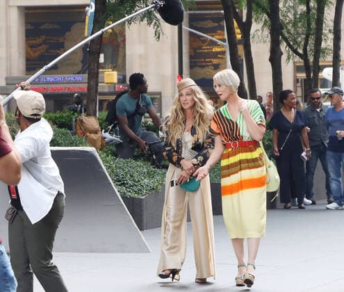 Bilder des Jahres 2021, Entertainment 07 Juli Entertainment Themen der Woche KW30 Entertainment Bilder des Tages NEW YORK, NY - JULY 26: Sarah Jessica Parker and Cynthia Nixon on the set of And Just Like That in New York City on July 26, 2021. Copyright: xRW MediaPunchx