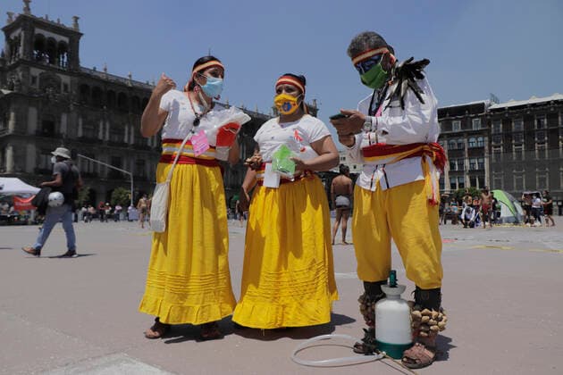 696th Anniversary Of The Founding Of Tenochtitlan Pre-hispanic dancers before sanitising their partners during the 696th anniversary of the founding of Tenochtitlan, the Mexica capital, an event held in Mexico City s Zocalo, where musicians, singers, healers and creators of offerings from diverse traditions of Mexico, shared their knowledge and honoured their ancestors on the occasion of the Zenith Passage, the moment when the Sun took a totally perpendicular position. Mexico City Mexico vieyra-notitle210726_nppey  Copyright: xGerardoxVieyrax