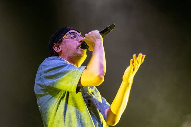 Willie Peyote durante Wllie Peyote - Mai dire mai: tourdegradabile, Concerto cantante italiano in Villafranca di Verona, Italia, 26 luglio 2021