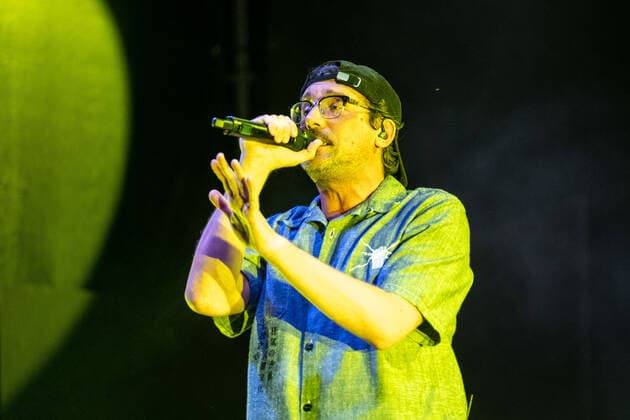 Willie Peyote durante Wllie Peyote - Mai dire mai: tourdegradabile, Concerto cantante italiano in Villafranca di Verona, Italia, 26 luglio 2021