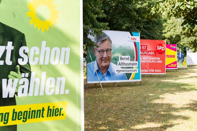 Wahlplakate in Hannover 2021 Wahlplakate zu den anstehenden Kommunal- und Bundestagswahlen 2021 in Hannover. Deutschland, Niedersachsen, Hannover, 27.07.2021