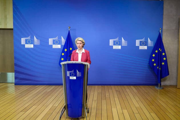 (210727) -- BRUSSELS, July 27, 2021 -- European Commission President Ursula von der Leyen makes a statement on the European Union (EU) Vaccines Strategy in Brussels, Belgium, July 27, 2021. Seventy percent of adults in EU have received at least one vaccine dose against COVID-19, she said on Tuesday. ) BELGIUM-BRUSSELS-EU-COVID-19-VACCINATION ZhangxCheng 