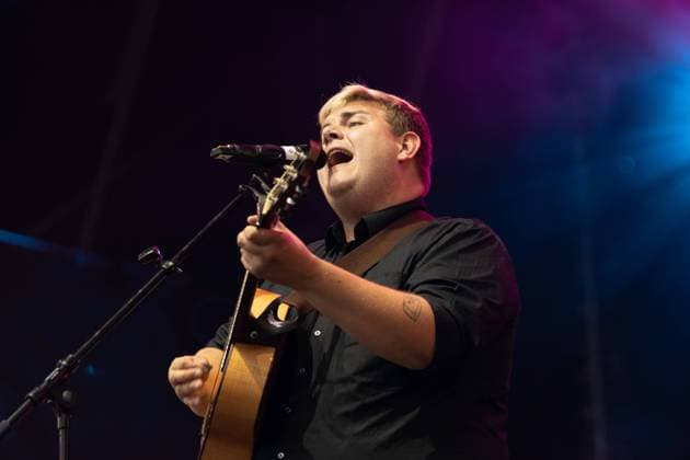 Isaak Guderian - Knossi, Die Atzen & Friends beim Live Auftritt im BonnLive Kulturgarten Bonn, 27.07.2021 - BonnLive ist eine Kooperation zwischen der fünfdrei Eventagentur und Rheinevents Bonn Am Römerbad NRW Deutschland