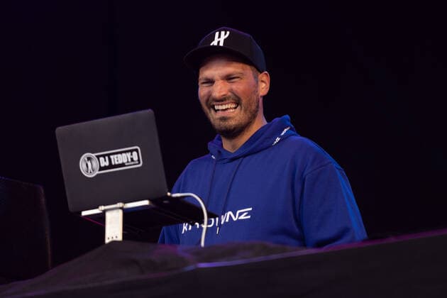 DJ Teddy-O - Knossi, Die Atzen & Friends beim Live Auftritt im BonnLive Kulturgarten Bonn, 27.07.2021 - BonnLive ist eine Kooperation zwischen der fünfdrei Eventagentur und Rheinevents Bonn Am Römerbad NRW Deutschland