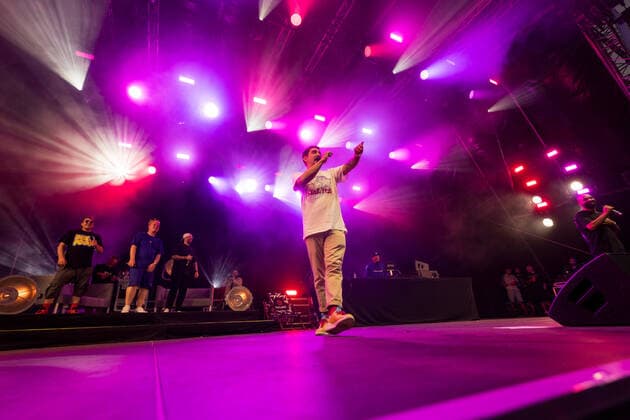 Rapper Eko Fresh - Knossi, Die Atzen & Friends beim Live Auftritt im BonnLive Kulturgarten Bonn, 27.07.2021 - BonnLive ist eine Kooperation zwischen der fünfdrei Eventagentur und Rheinevents Bonn Am Römerbad NRW Deutschland