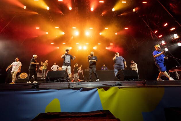 Im Vordergrund: Eko Fresh, Manny Mark, Tatwaffe, G-Style, Gianni Navarro, Jens Knossi Knossalla - Knossi, Die Atzen & Friends beim Live Auftritt im BonnLive Kulturgarten Bonn, 27.07.2021 - BonnLive ist eine Kooperation zwischen der fünfdrei Eventagentur und Rheinevents Bonn Am Römerbad NRW Deutschland