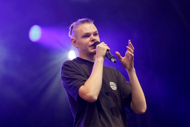 Florian Alexander Kurz beim Konzert Knossi, Die Atzen & Friends im Rahmen des BonnLive Kulturgarten. Bonn, 27.07.2021