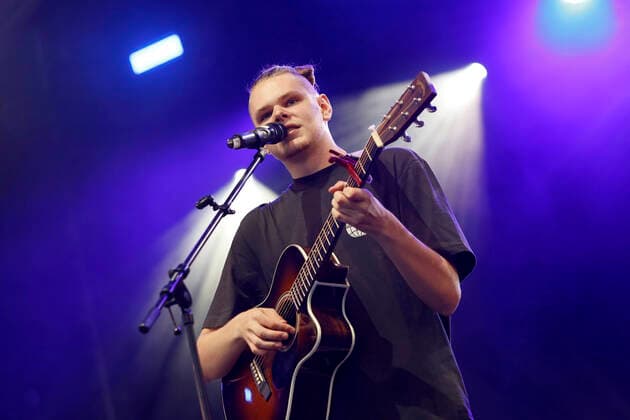 Florian Alexander Kurz beim Konzert Knossi, Die Atzen & Friends im Rahmen des BonnLive Kulturgarten. Bonn, 27.07.2021
