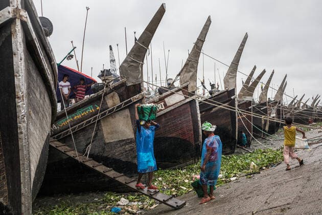 Bangladesh: After the 65-day long ban on catching fish After a 65-day ban, fishermen have started fishing in the Bay of Bengal. The government has put in the restriction since 2015 to ensure proper breeding. Fishers across the country have ventured out with their net after the 65-day long ban on catching Hilsa at sea.These photos were taken from Chattogram city’s Fishery Ghat area. Chittagong 84 Bangladesh Copyright: ShaownxChowdhury