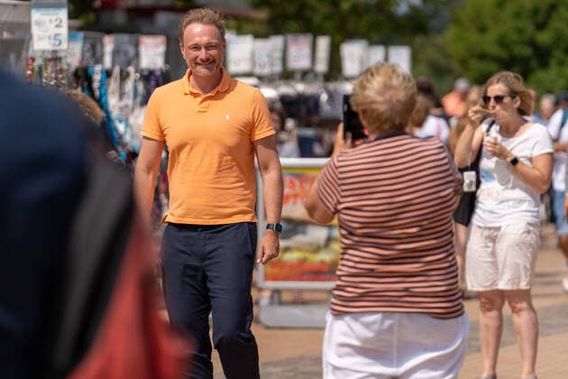 Christian Lindner auf Fehmarn am 28.07.2021, Fehmarn, Südstrand Christian Lindner hat heute im Rahmen seiner Sommertour einen Halt auf Fehmarn gemacht. Am Südstrand gab es eine Wahlkampfveranstaltung FOTO: DENNIS ANGENENDT Copyright: xBEAUTIFULxSPORTS Angenendtx
