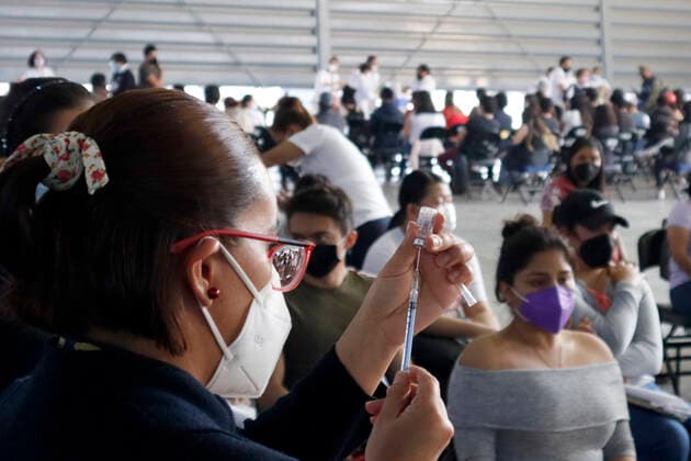 Youths Receive Sputnik V Vaccine Against Covid-19 A Health worker, prepares a Sputnik V dose inside at the Palacio de los Deportes during the mass vaccination against Covid 19 for people aged 18 on July 28, 2021 in Mexico City, Mexico. Mexico City Mexico group-youthsre210728_npa3V  Copyright: xEyepixx