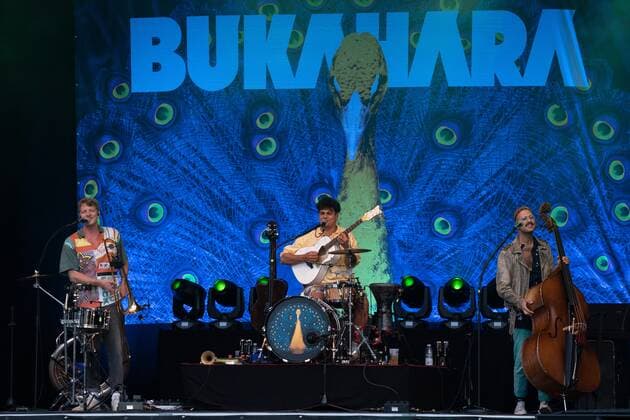 Bukahara beim Picknick Konzert 29.07.2021 - Max von Einem, Soufian Zoghlami und Ahmed Eid von der Band Bukahara beim Picknick Konzert auf der Festwiese Ladenburg. Festwiese Ladenburg Baden-Württemberg