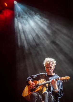 Danske Mads Bo Iversen, Phlake med Lasse Ziegler paa guitar spiller op til Havefest paa Plaenen i Tivoli fredag den 30. juli 2021. Havefest afloeser Fredagsrock, der er aflyst paa grund af Covid-19 Coronakrisen, . , Copenhagen Copyright: TorbenxChristensen TorbenxChristensenx COP300 spdk20210731-014631-L