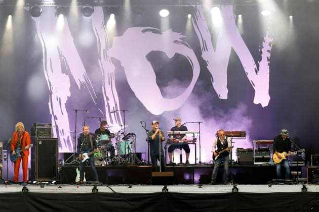 Christof Stein-Schneider, Christian Decker, Rainer Schumann, Kai Wingenfelder, Gero Drnek, Martin Huch und Thorsten Wingenfelder von Fury in the Slaughterhouse live beim Strandkorb Open Air im Sparkassenpark Mönchengladbach. Mönchengladbach, 30.07.2021