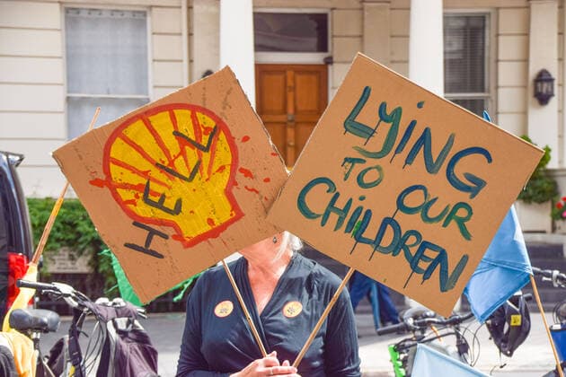 July 31, 2021, London, United Kingdom: A demonstrator holds anti-Shell placards outside the Science Museum during the anti-Shell sponsorship protest..Extinction Rebellion activists gathered once again outside the museum in South Kensington as part of their ongoing protest against oil giant Shell s sponsorship of the Our Future Planet climate change exhibition. London United Kingdom - ZUMAs197 20210731_zaa_s197_076 Copyright: xVukxValcicx