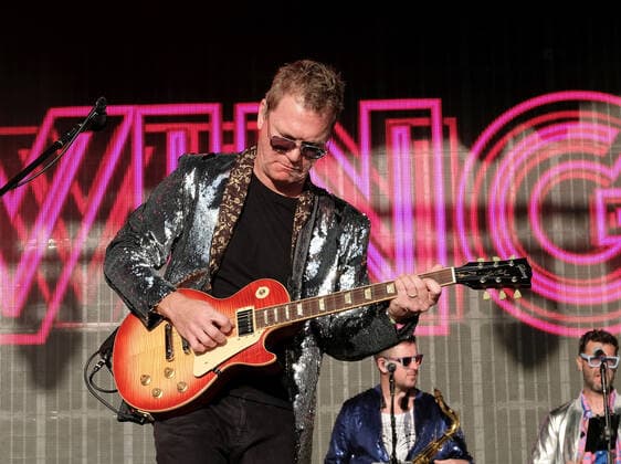 July 31, 2021, Lulworth, United Kingdom: Nathan King guitarist with the 1980s British New Wave band Level 42 perform during the Camp Bestival in Lulworth. Lulworth United Kingdom - ZUMAs197 20210731_zaa_s197_181 Copyright: xDawnxFletcher-Parkx