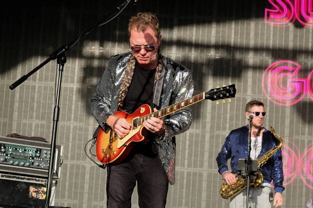 July 31, 2021, Lulworth, United Kingdom: Nathan King guitarist with the 1980s British New Wave band Level 42 perform during the Camp Bestival in Lulworth. Lulworth United Kingdom - ZUMAs197 20210731_zaa_s197_187 Copyright: xDawnxFletcher-Parkx