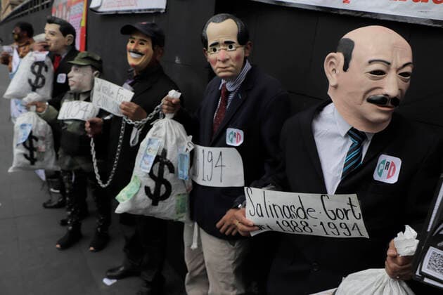 March In Favor Of The First Popular Consultation In Mexico Ends In Riots Citizens dressed in masks of former presidents of Mexico, demonstrated in the streets of the Zocalo of Mexico City, to promote the First Popular Consultation to be held this Sunday August 1 during the health emergency by COVID-19 and the orange epidemiological traffic light in the capital, where citizens will be asked whether or not they agree with the possibility of opening criminal proceedings against past rulers. Mexico City Mexico vieyra-notitle210731_npXFl  Copyright: xGerardoxVieyrax