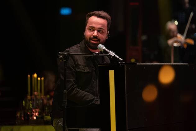 PALAZZO MEETS CLASSIC 30.07.2021 - Singer und Songwriter Jonathan Zelter ¦ Europaplatz. Palazzozelt. Palazzo meets Classic mit dem SAP Sinfonieorchester unter der Leitung von Frederik Diehl und Showacts. Mannheim Baden-Württemberg