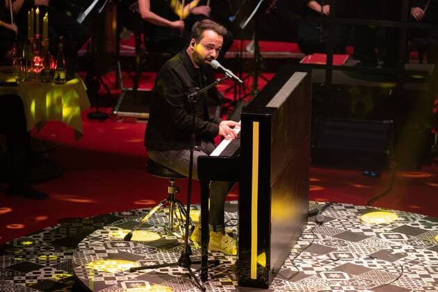 PALAZZO MEETS CLASSIC 30.07.2021 - Singer und Songwriter Jonathan Zelter ¦ Europaplatz. Palazzozelt. Palazzo meets Classic mit dem SAP Sinfonieorchester unter der Leitung von Frederik Diehl und Showacts. Mannheim Baden-Württemberg