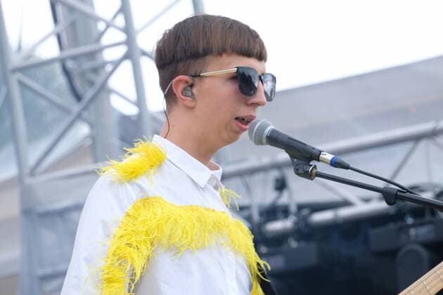 31.07.2021 xkhx Kassel,Kulturzelt Konzert BLOND, bestehend aus den Schwestern Lotta (Schlagzeug, Rap und Gesang) , Nina Kummer (Gitarre und Gesang),Johann Bonitz (Bass und Keys)
