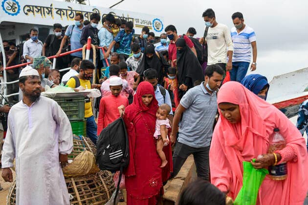 August 1, 2021, Munsiganj, Bangladesh: People disembark from a ferry in Munsiganj to return to their work areas in Dhaka after government relaxed the lockdown restrictions..Thousands of Bangladeshi garment workers returned to Dhaka after the government relaxed the Lockdown restrictions for all export-oriented factories which were earlier imposed to curb the spread of Covid-19 at the Munsiganj ferry terminal outskirt of Dhaka. Munsiganj Bangladesh - ZUMAs197 20210801_zaa_s197_004 Copyright: xPiyasxBiswasx