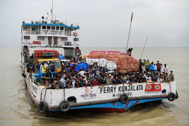 August 1, 2021, Munsiganj, Bangladesh: People return to their work areas in Dhaka after government relaxed the lockdown restrictions..Thousands of Bangladeshi garment workers returned to Dhaka after the government relaxed the Lockdown restrictions for all export-oriented factories which were earlier imposed to curb the spread of Covid-19 at the Munsiganj ferry terminal outskirt of Dhaka. Munsiganj Bangladesh - ZUMAs197 20210801_zaa_s197_005 Copyright: xPiyasxBiswasx