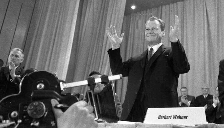 SPD-Parteitag vom 16.-18.4.1969 DEU, Deutschland, Bad Godesberg: Unter dem Motto Erfolg, Stabilitaet, Reformen gestaltete die SPD ihrer Parteitag vom 16.-18.4.1969 in Bad Godesberg.Willy Brandt DEU, Germany, Bad Godesberg: Under the motto Success, Stability, Reforms, the SPD held its party convention in Bad Godesberg from April 16-18, 1969. NRW *** SPD Party Convention of 16 18 4 1969 DEU, Germany, Bad Godesberg Under the motto Success, Stability, Reforms, the SPD held its party convention in Bad Godesberg from April 16 18, 1969 Willy Brandt DEU, Germany, Bad Godesberg Under the motto Success, Stability, Reforms, the SPD held its party convention in Bad Godesberg from April 16 18, 1969 NRW