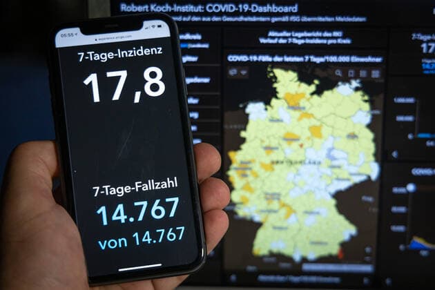 News Bilder des Tages Coronavirus in Deutschland - Covid-19-Dashboard des Robert Koch-Institut 02.08.2021: Robert Koch-Institut: 7-Tage-Inzidenz 17,8. 7-Tage-Fallzahl 14.767. COVID-19-Fälle 3.772.109. Zugang um 847 dem Vortag. COVID-19-Todesfälle 91.660. Zugang um 1 gegenüber dem Vortag.