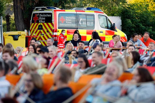 Sanitätsdienst bei einer Veranstaltung von BonnLive. Es gibt dazu keine Vorschriften, d.h. grundsätzlich bleibt es in der Verantwortung des einzelnen Veranstalters darüber zu befinden, ob und wie viele Sanitäter er beauftragt. (Themenbild, Symbolbild) Bonn, 01.08.2021