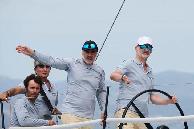 Bilder des Jahres 2021, Entertainment 08 August Entertainment Themen der Woche KW31 Entertainment Bilder des Tages 02-08-2021 King Felipe on board of the Aifos 500 with a sail with the image of Juan Sebastian el Cano as a tribute to his 500th birthday, during the 39th Copa del Rey Mapfre Sailing Cup - Day 1 at Real Club Nautico in Palma de Mallorca. No Spain Â  Copyright: xPPEx