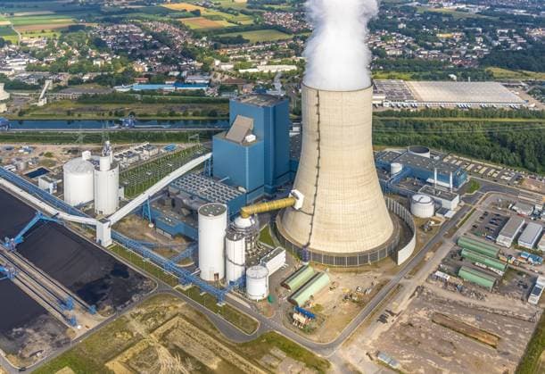 Luftbild der Kraftwerksanlagen und Abgas- Türme des Kohle- Heizkraftwerkes Datteln 4 Uniper Kraftwerk Im Löringhof am Dortmund-Ems-Kanal in Datteln im Ruhrgebiet im Bundesland Nordrhein-Westfalen, Deutschland !ACHTUNGxMINDESTHONORARx60xEURO! *** Aerial view of the power plant facilities and exhaust towers of the coal-fired combined heat and power plant Datteln 4 Uniper power plant Im Löringhof at the Dortmund Ems canal in Datteln in the Ruhr area in the federal state North Rhine-Westphalia, Germany ATTENTIONxMINESTHONORARx60xEURO