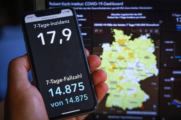 Coronavirus in Deutschland - Covid-19-Dashboard des Robert Koch-Institut 03.08..2021: Robert Koch-Institut: 7-Tage-Inzidenz 17,9. 7-Tage-Fallzahl 14.875. COVID-19-Fälle 3.773.875. Zugang um 1.766 dem Vortag. COVID-19-Todesfälle 91.679. Zugang um 19 gegenüber dem Vortag.