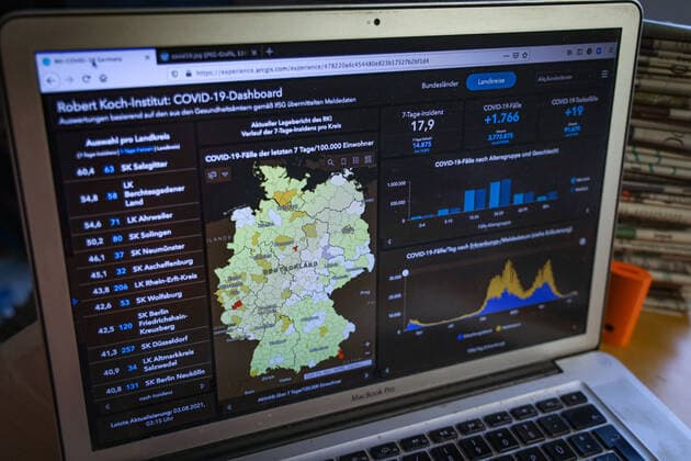 Coronavirus in Deutschland - Covid-19-Dashboard des Robert Koch-Institut 03.08..2021: Robert Koch-Institut: 7-Tage-Inzidenz 17,9. 7-Tage-Fallzahl 14.875. COVID-19-Fälle 3.773.875. Zugang um 1.766 dem Vortag. COVID-19-Todesfälle 91.679. Zugang um 19 gegenüber dem Vortag.