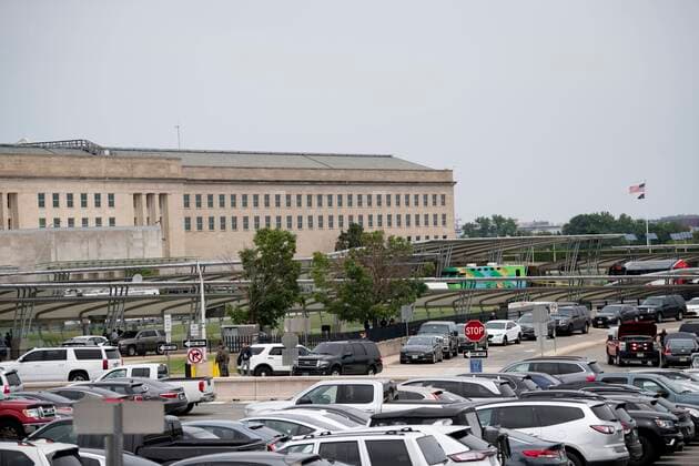 Bilder des Jahres 2021, News 08 August News Themen der Woche KW31 News Bilder des Tages (210803) -- WASHINGTON, Aug. 3, 2021 -- Photo taken on Aug. 3, 2021 shows the Pentagon in Arlington, Virginia, the United States. The Pentagon was on lockdown on Tuesday morning after multiple gunshots were fired near the Metro bus platform outside the building, according to multiple local media reports. ) U.S.-WASHINGTON, D.C.-PENTAGON-GUNSHOTS-LOCKDOWN LiuxJie 