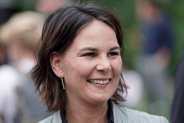 Kanzlerkandidatin und Spitzenkandidatin fuer Berlin von B90 Die Gruenen am Pankepark Aktuell, 03.08.2021, Berlin, Annalena Baerbock Kanzlerkandidatin von Buendnis90 Die Gruenen im Portrait bei der Wahlkampfveranstaltung von Buendnis90 Die Gruenen zum Thema Klimaanpassugn im urbanan Raum am Pankepark in Berlin Berlin Berlin Deutschland