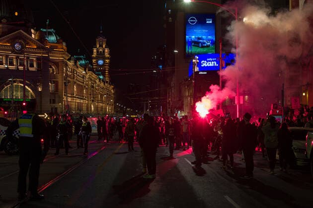 August 5, 2021, Melbourne, Victoria, Australia: Protesters light a flare outside Flinders St station as the state of Victoria goes into it s sixth lockdown since the start of the Covid-19 pandemic. The state government announced a snap-lockdown with 4 hours notice as a result of 4 positive cases of community transmission with an unknown origin. Melbourne Australia - ZUMAl303 20210805_zaf_l303_001 Copyright: xSydneyxLowx