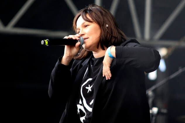Jen Bender von Großstadtgeflüster live beim Vor Deiner Tür Open Air im Cruise Center Steinwerder. Hamburg, 05.08.2021.
