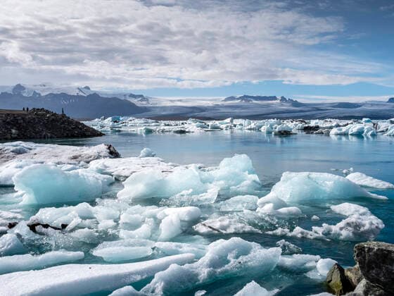 IMAGO Nature: Unsere Erde, Klimawandel, Gletscherschmelze Icebergs floating in Jokulsarlon lake situated at head of Breidamerkurjokull glacier LAF02507