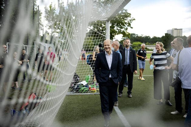 News Bilder des Tages Olaf Scholz, Kanzlerkandidat der SPD, zu Besuch auf dem Vereinsgelaende des Fortuna Babelsberg e.V. Potsdam, 06.08.2021. Potsdam Deutschland