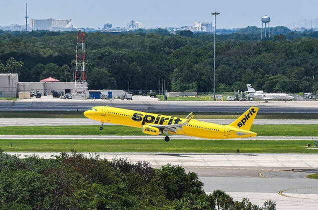August 6, 2021, Orlando, Florida, United States: A Spirit Airlines aircraft takes off at Orlando International Airport on the sixth day the airline has cancelled hundreds of flights. .Approximately 2,000 flights were cancelled this week due to weather, staffing shortages, computer problems, and passenger volume. Orlando United States - ZUMAs197 20210806_zaa_s197_052 Copyright: xPaulxHennessyx
