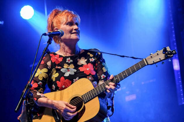 August 6, 2021, Wickham, Hampshire, United Kingdom: Scottish singer-songwriter and MBE Sadenia Eddi Reader, former frontwoman with folk group Fairground Attraction and recipient of three BRIT Awards, performs live on stage at the Wickham Festival in Hampshire. Wickham United Kingdom - ZUMAs197 20210806_zaa_s197_130 Copyright: xDawnxFletcher-Parkx