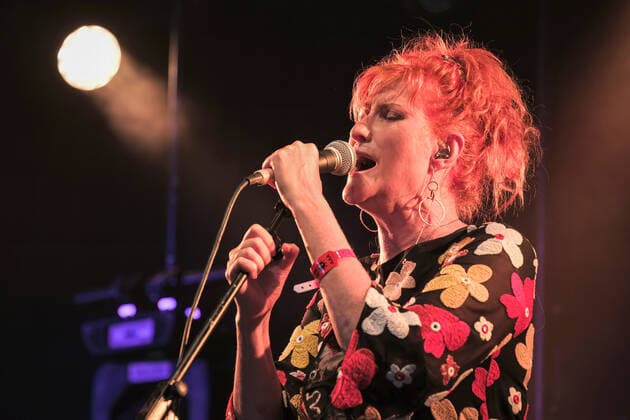 August 6, 2021, Wickham, Hampshire, United Kingdom: Scottish singer-songwriter and MBE Sadenia Eddi Reader, former frontwoman with folk group Fairground Attraction and recipient of three BRIT Awards, performs live on stage at the Wickham Festival in Hampshire. Wickham United Kingdom - ZUMAs197 20210806_zaa_s197_137 Copyright: xDawnxFletcher-Parkx
