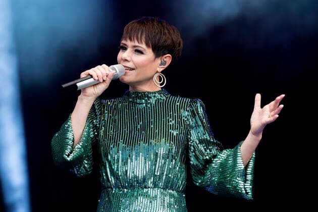 Entertainment Bilder des Tages Francine Jordi live beim Summer in the City Event auf dem Vorplatz der PostFinance-Arena. Bern, 06.08.2021