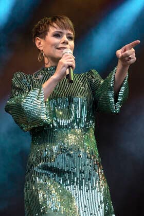 Francine Jordi live beim Summer in the City Event auf dem Vorplatz der PostFinance-Arena. Bern, 06.08.2021